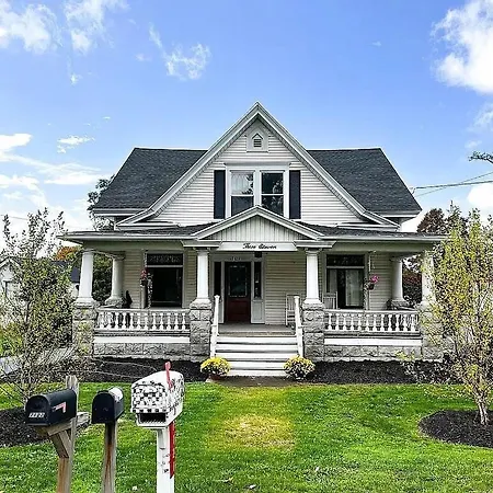 Riverside Escape With Water Access In Auburn